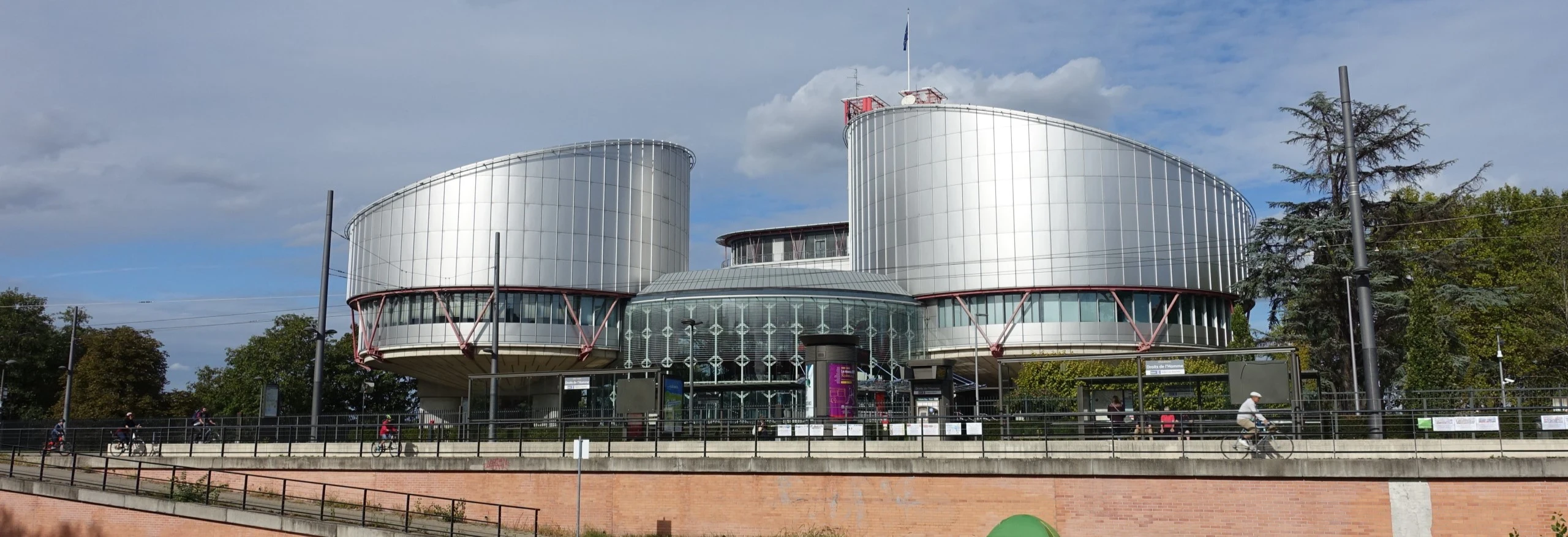 El TEDH respalda la ley francesa. ¡Una señal fuerte para Europa, una victoria para todas las mujeres!